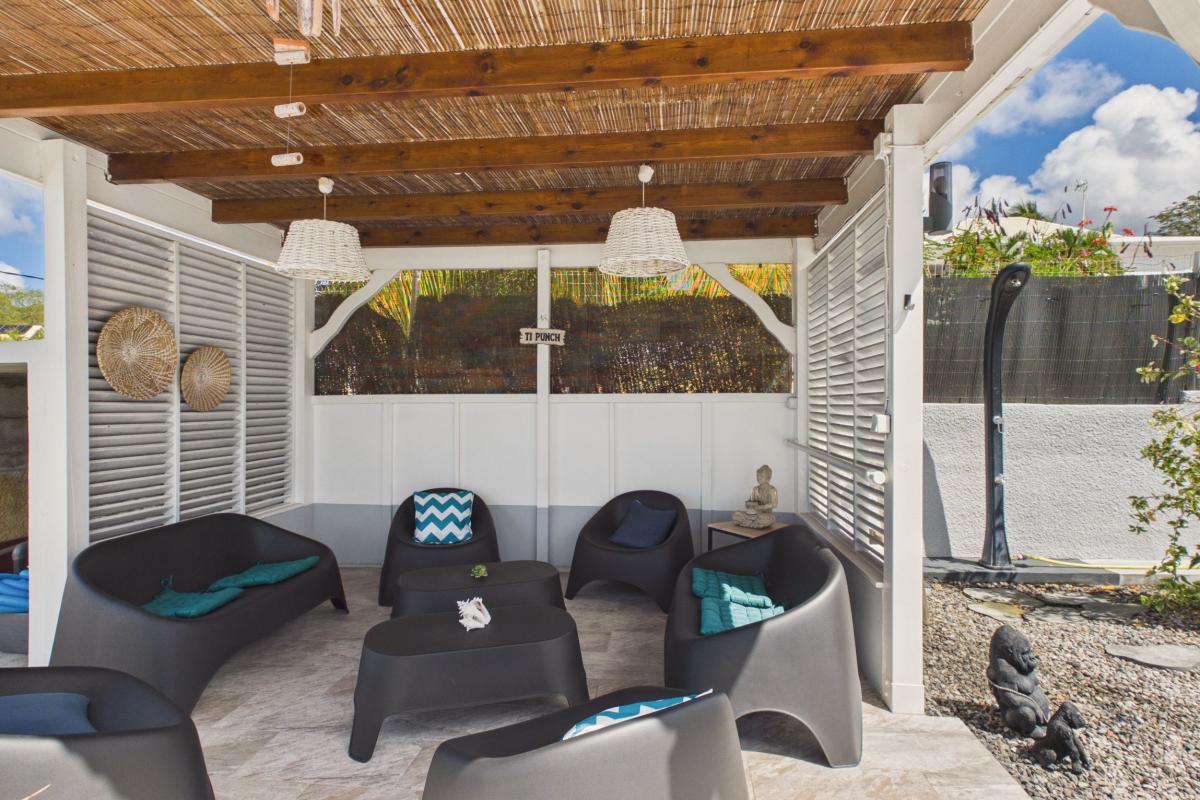 Location villa  au diamant piscine 8 personnes  - carbet douche extérieure